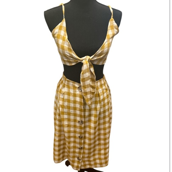 Classic fashion yellow and white checkered 2 piece skirt set, size M. - Picture 1 of 8